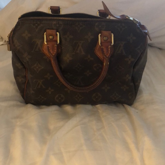 Louis Vuitton Handbags - Louis Vuitton small Speedy good condition